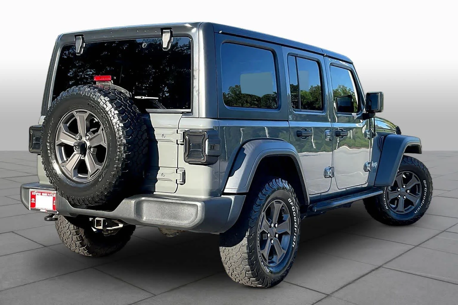Used 2018 Sting-Gray Clearcoat Jeep Sport S image 13