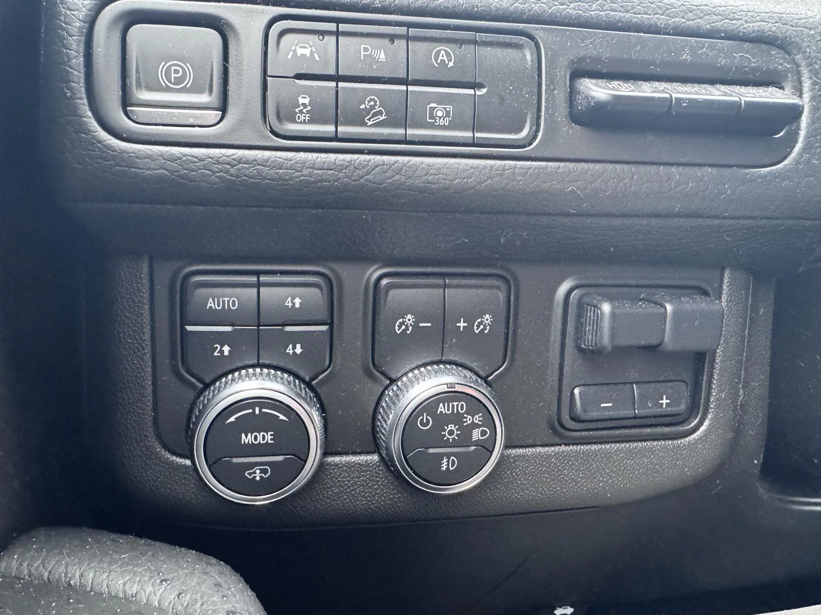Used 2023 Onyx Black GMC Denali image 15