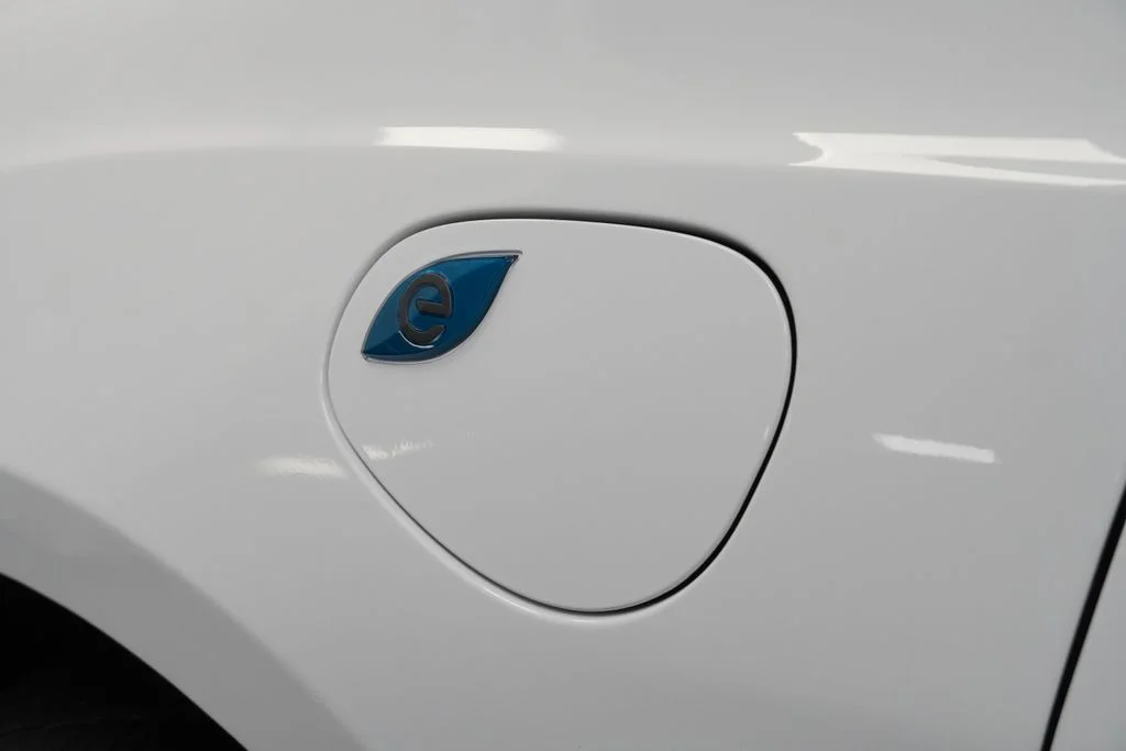 Used 2024 White Chrysler Select image 28