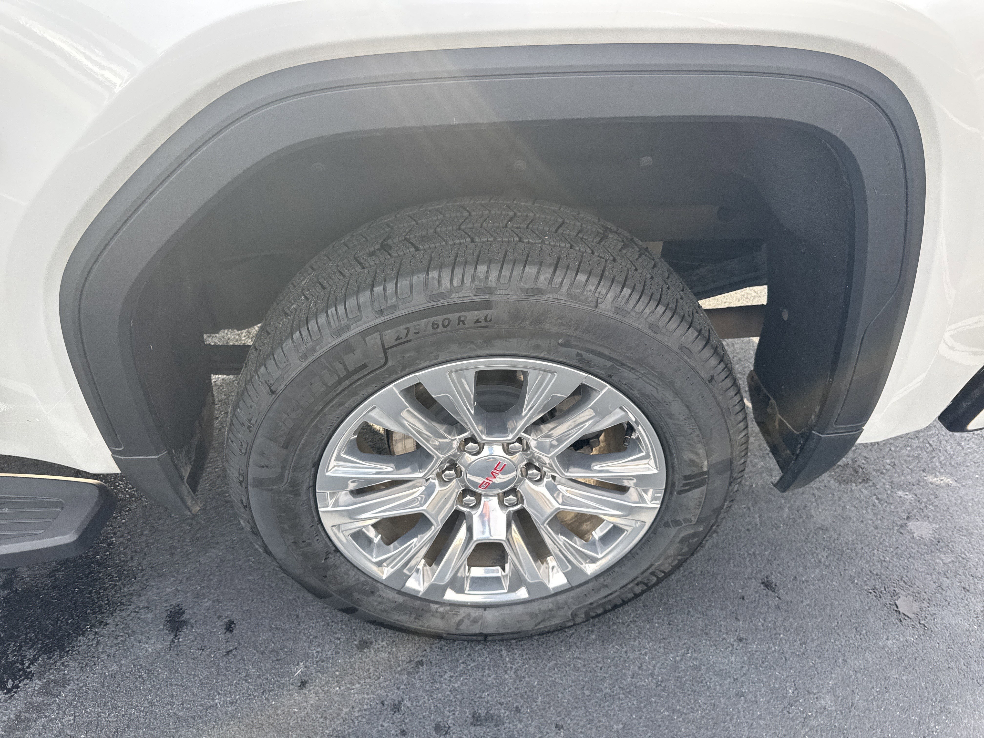 Used 2025 White Frost Tricoat GMC Denali image 12