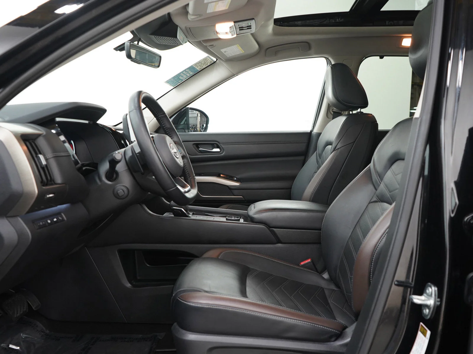 Used 2023 Super Black Nissan Platinum image 28