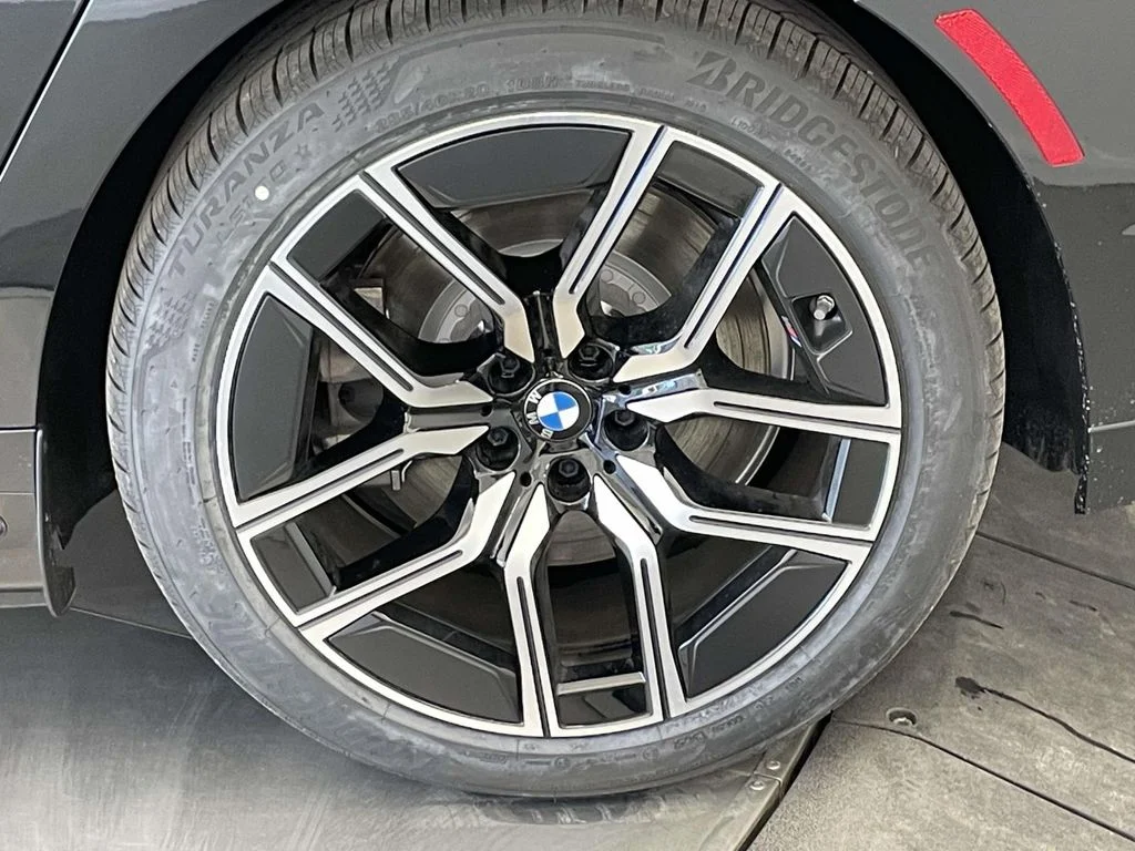 Used 2026 Black BMW xDrive60 image 12