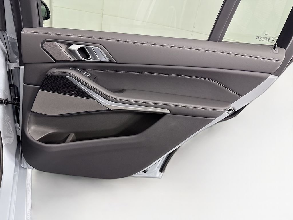 Used 2026 Gray Metallic BMW xDrive40i image 27