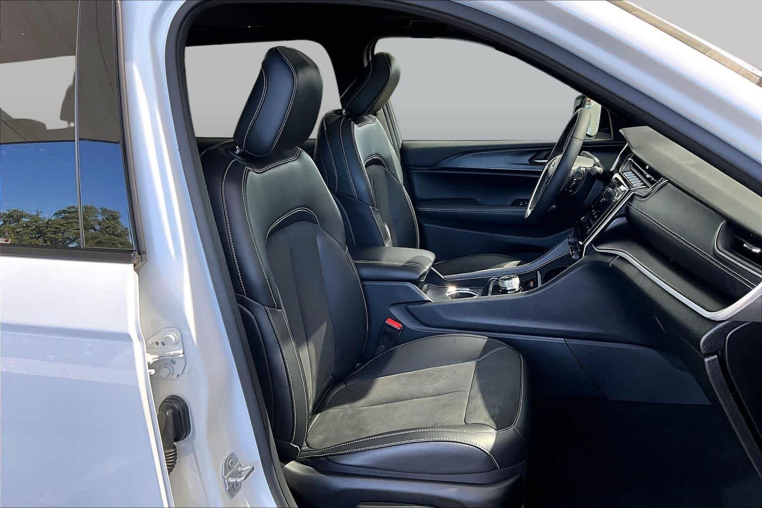 Used 2025 Bright White Clearcoat Jeep Altitude X image 9