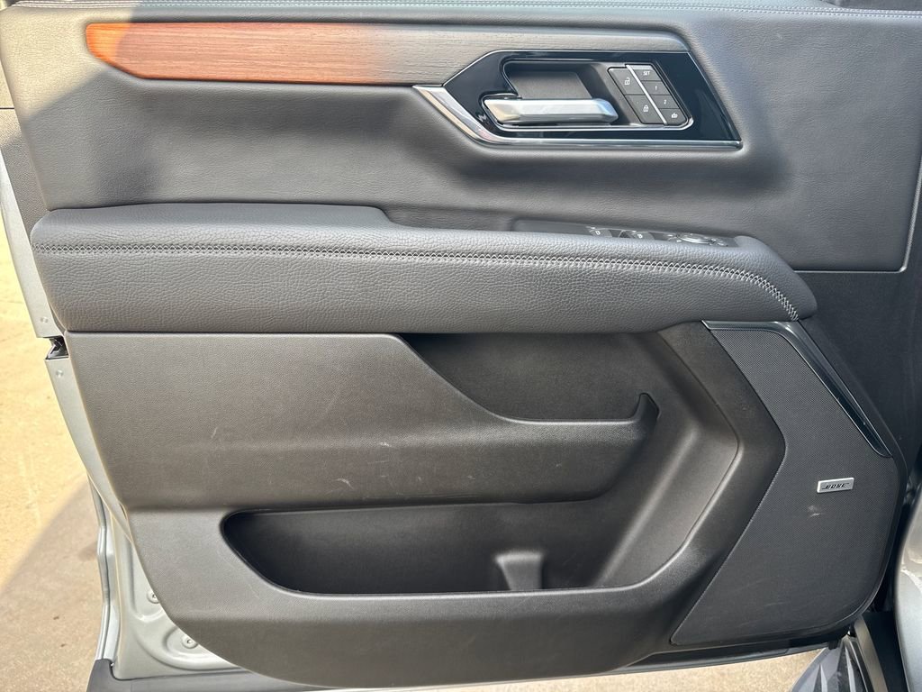 2025 GMC Yukon Denali - Photo 15