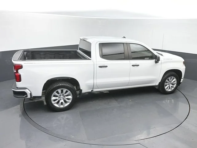 Used 2022 White Chevrolet Custom image 39