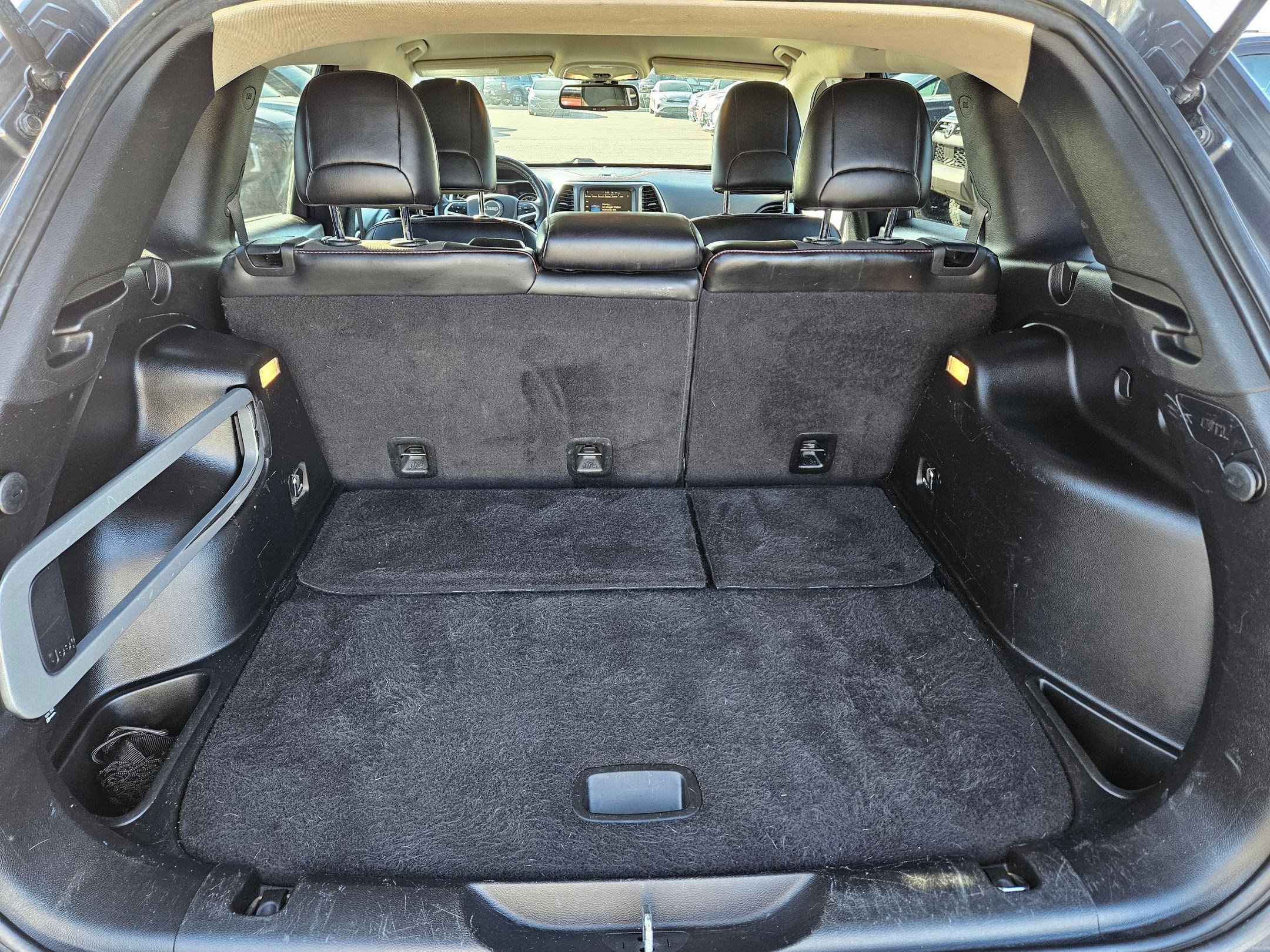 Used 2015 Granite Crystal Clearcoat Metallic Jeep Trailhawk image 28
