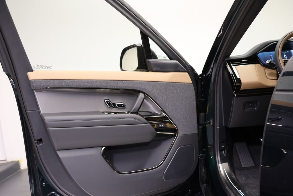 New 2026 British Racing Green Land Rover Dynamic SE image 25