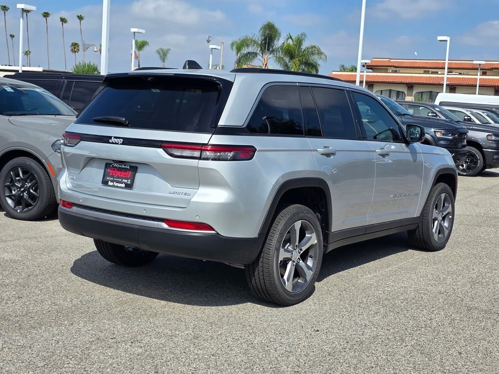 New 2026 Silver Zynith Exterior Paint Jeep Limited image 4