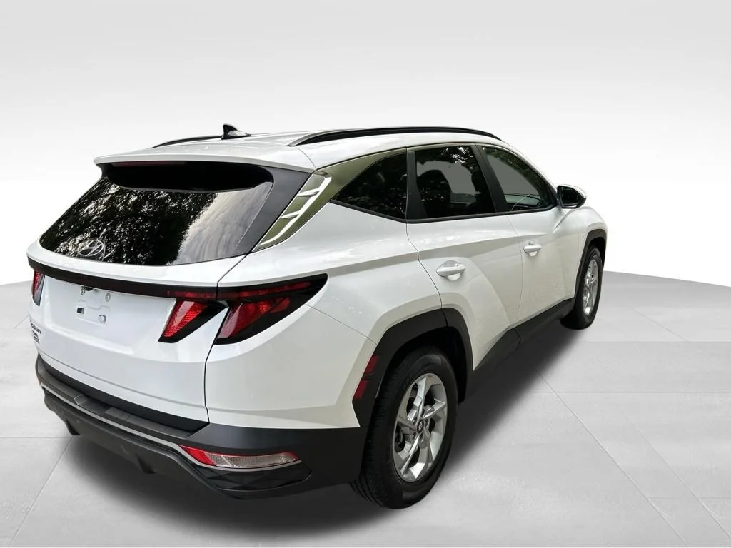 Used 2024 White Hyundai SEL image 5