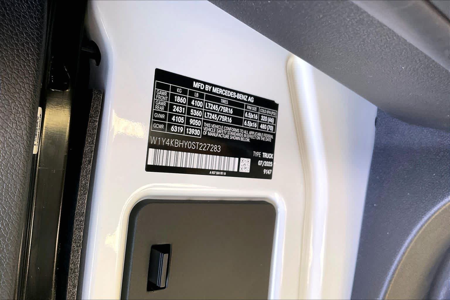Used 2025 Arctic White Mercedes-Benz  image 29