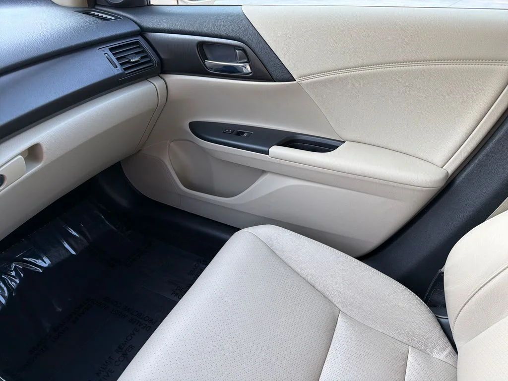 Used 2015 Beige Honda EX-L image 31