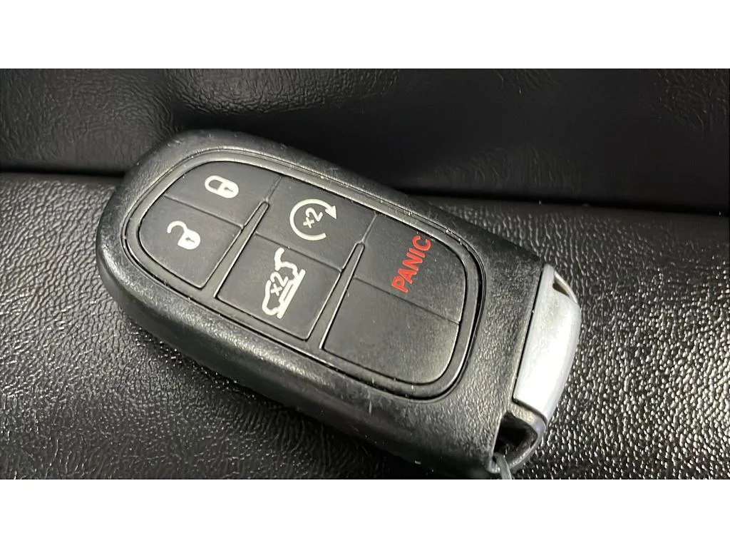 Used 2016 Bright White Clearcoat Jeep Trailhawk image 20