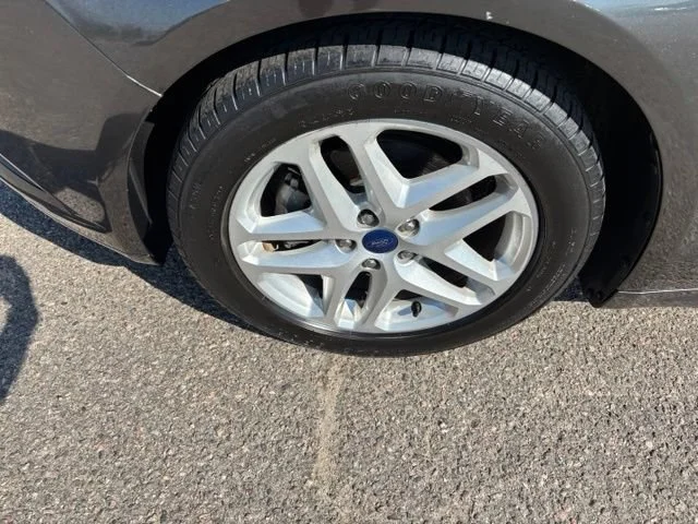 Used 2016 Gray Ford SE image 10