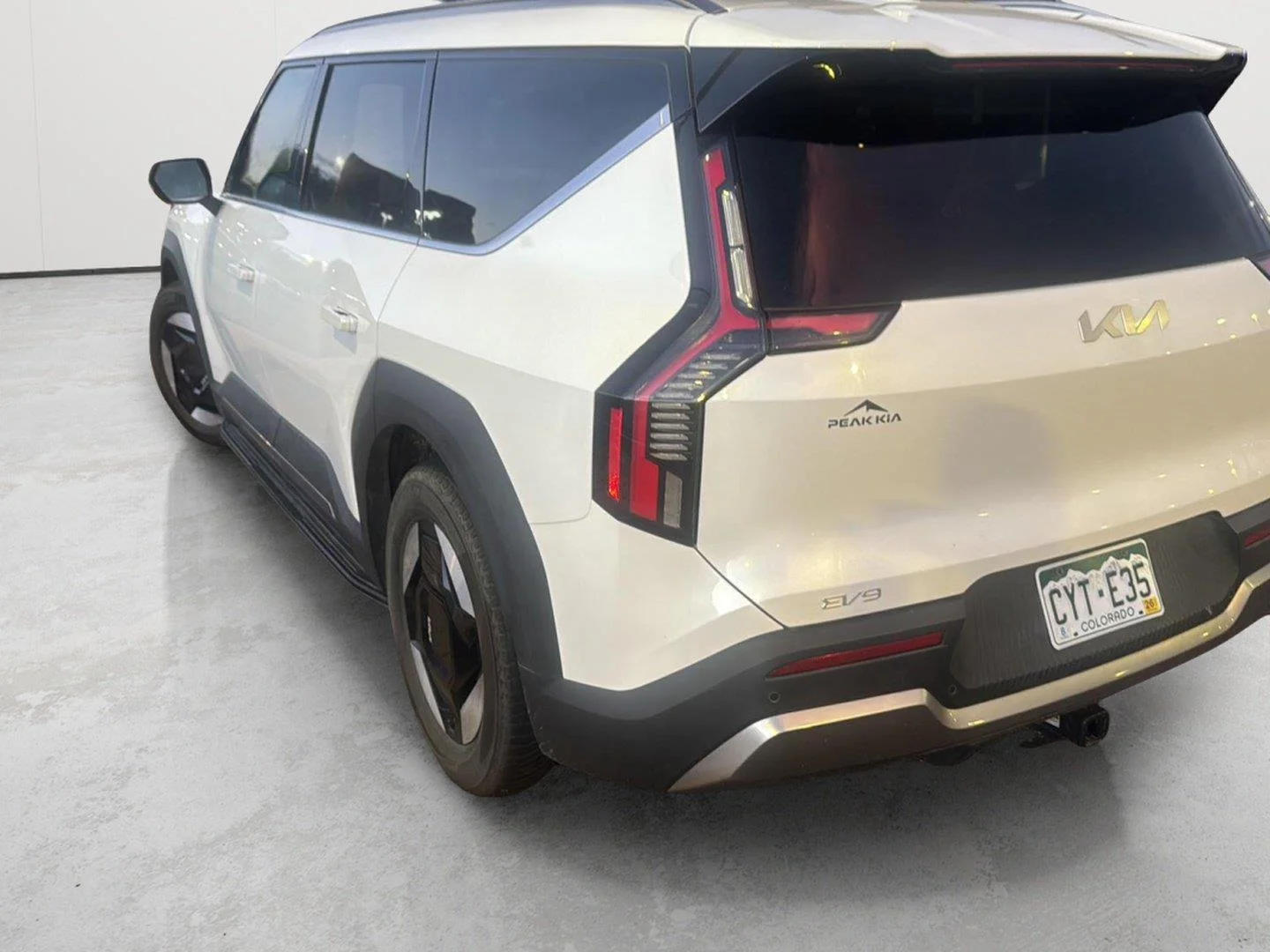 Used 2024 Snow White Pearl Kia Wind image 9