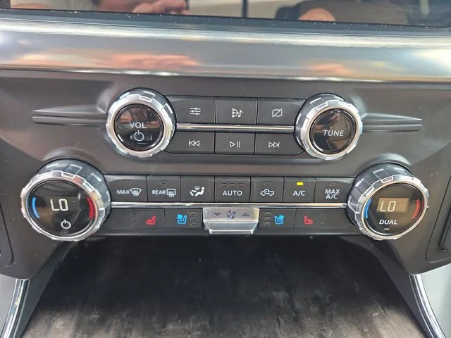 Used 2021 White Ford Lariat image 30