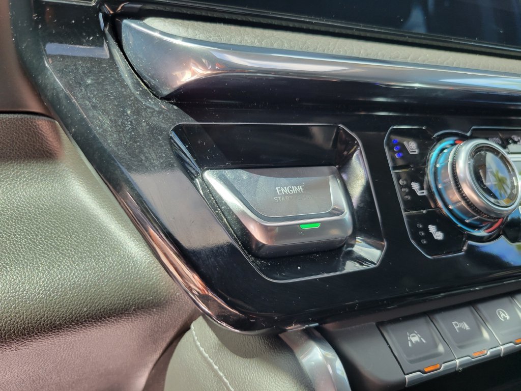 Used 2025 Silver GMC Denali image 26