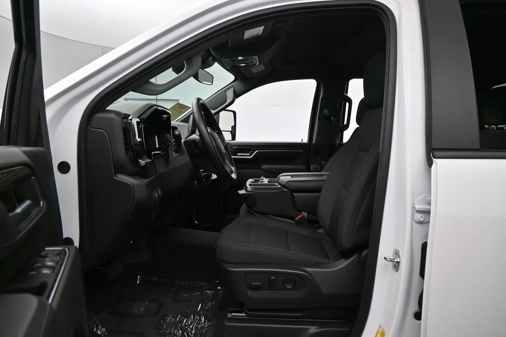 Used 2025 Summit White Chevrolet LT image 10
