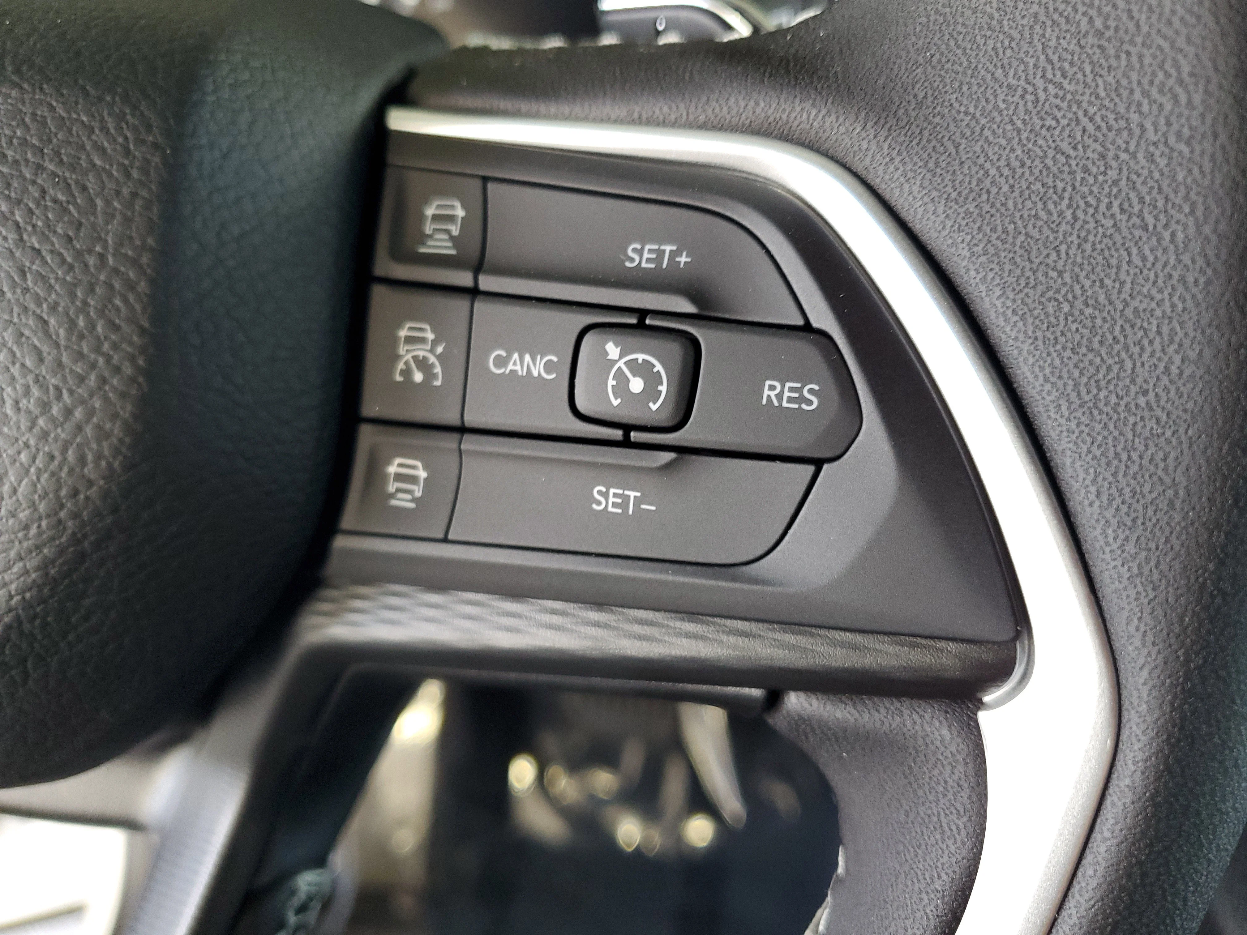 New 2026 Bright White Clear-Coat Exterior Paint Jeep Laredo image 24