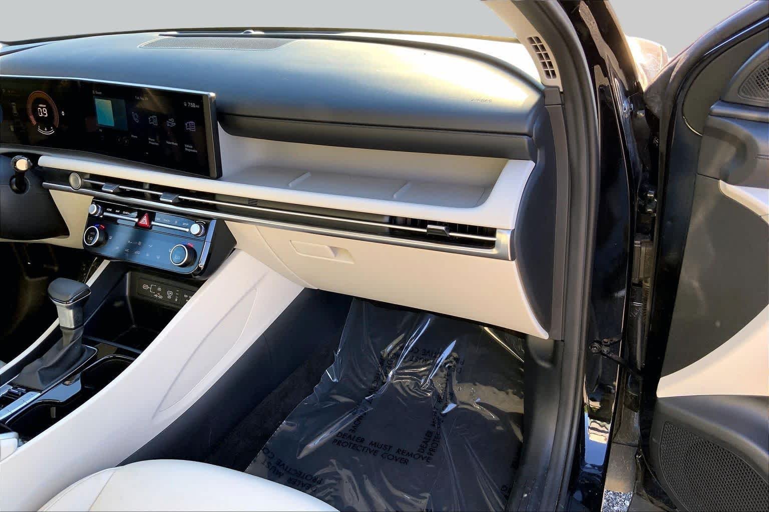Used 2025 Phantom Black Hyundai SEL image 15