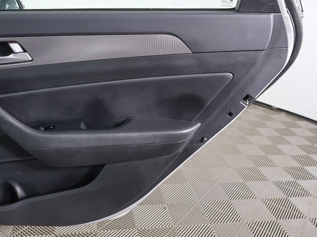 Used 2019 Silver Hyundai Sport image 22