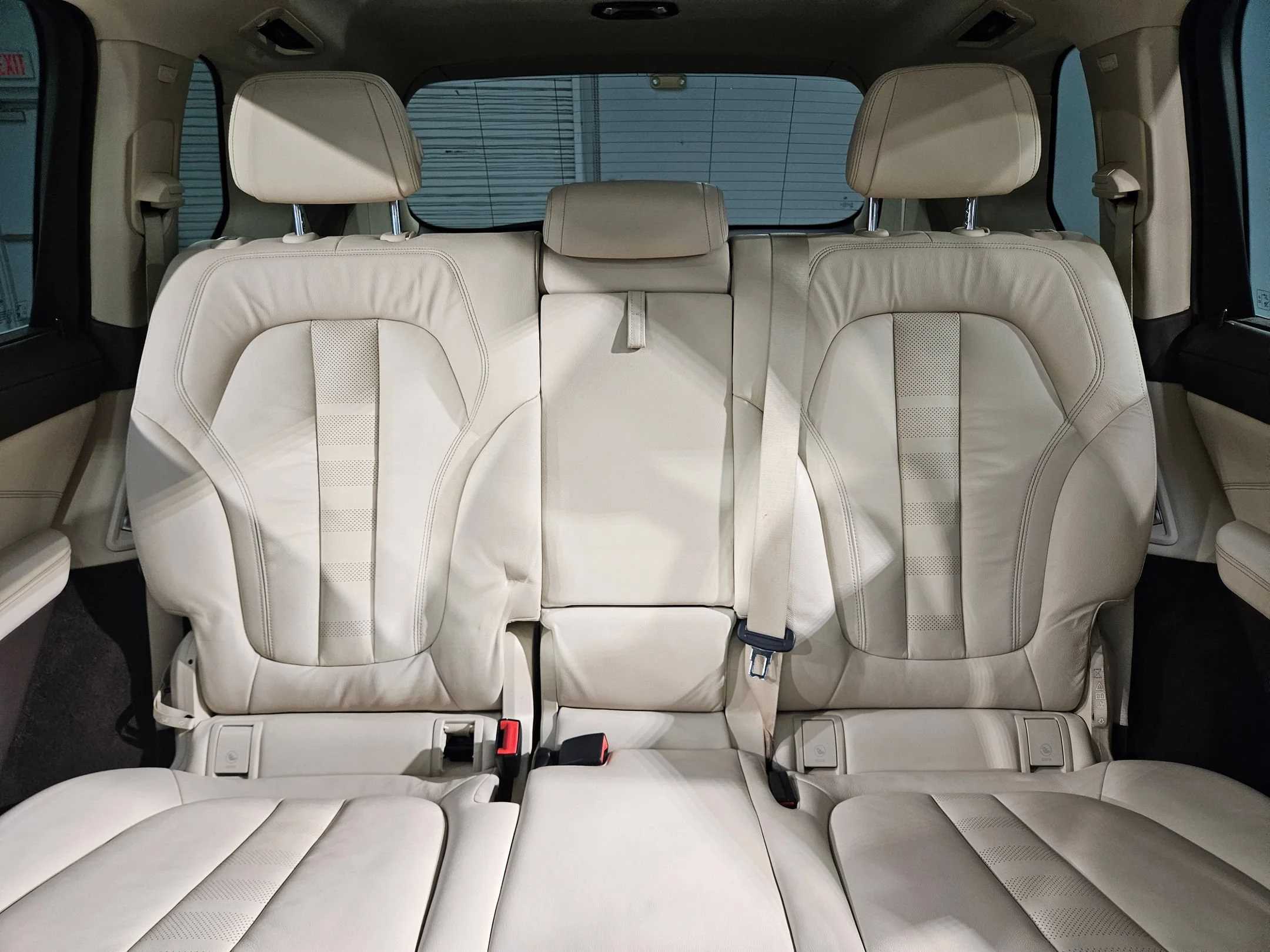 Used 2019 Phytonic Blue Metallic BMW xDrive40i image 13
