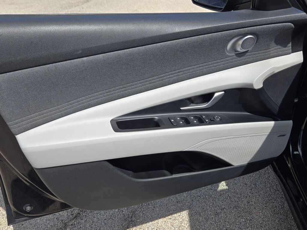 Used 2022 Black Hyundai Limited image 20