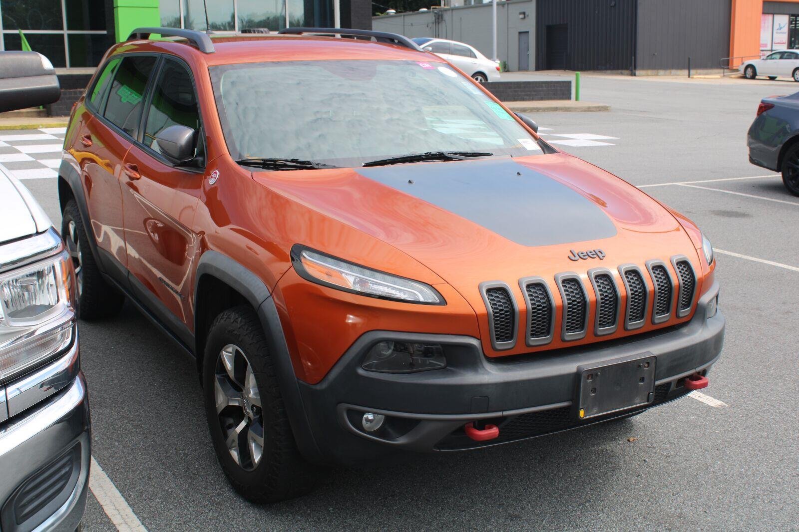 Used 2015 Mango Tango Pearlcoat Jeep Trailhawk image 3