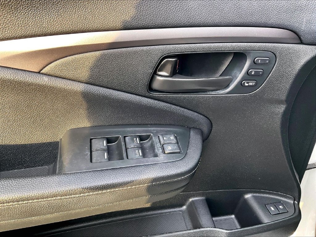 Used 2023 Platinum White Honda EX-L image 38