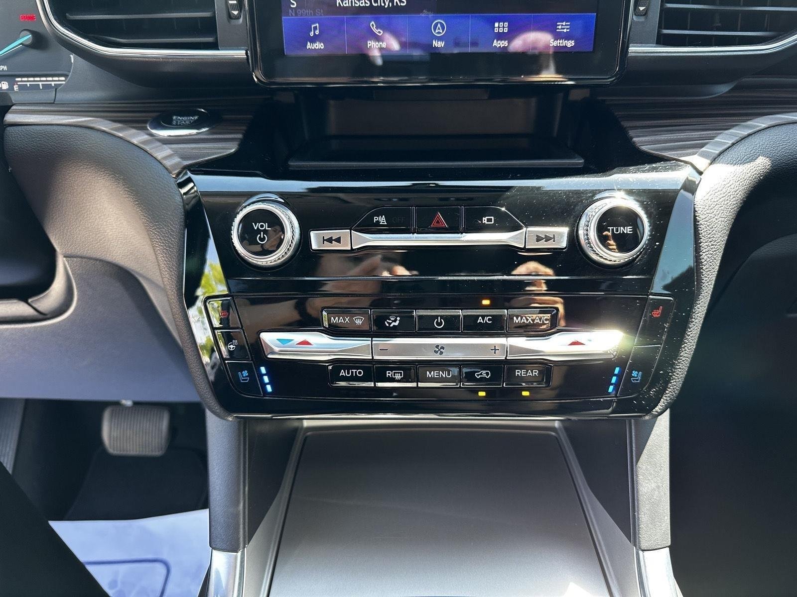 2023 Ford Explorer Limited - Photo 17