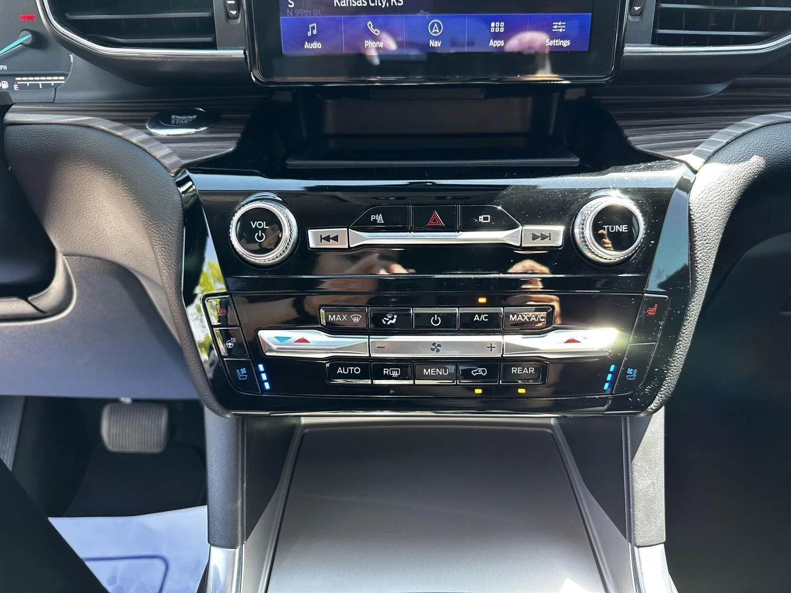 2023 Ford Explorer Limited - Photo 17