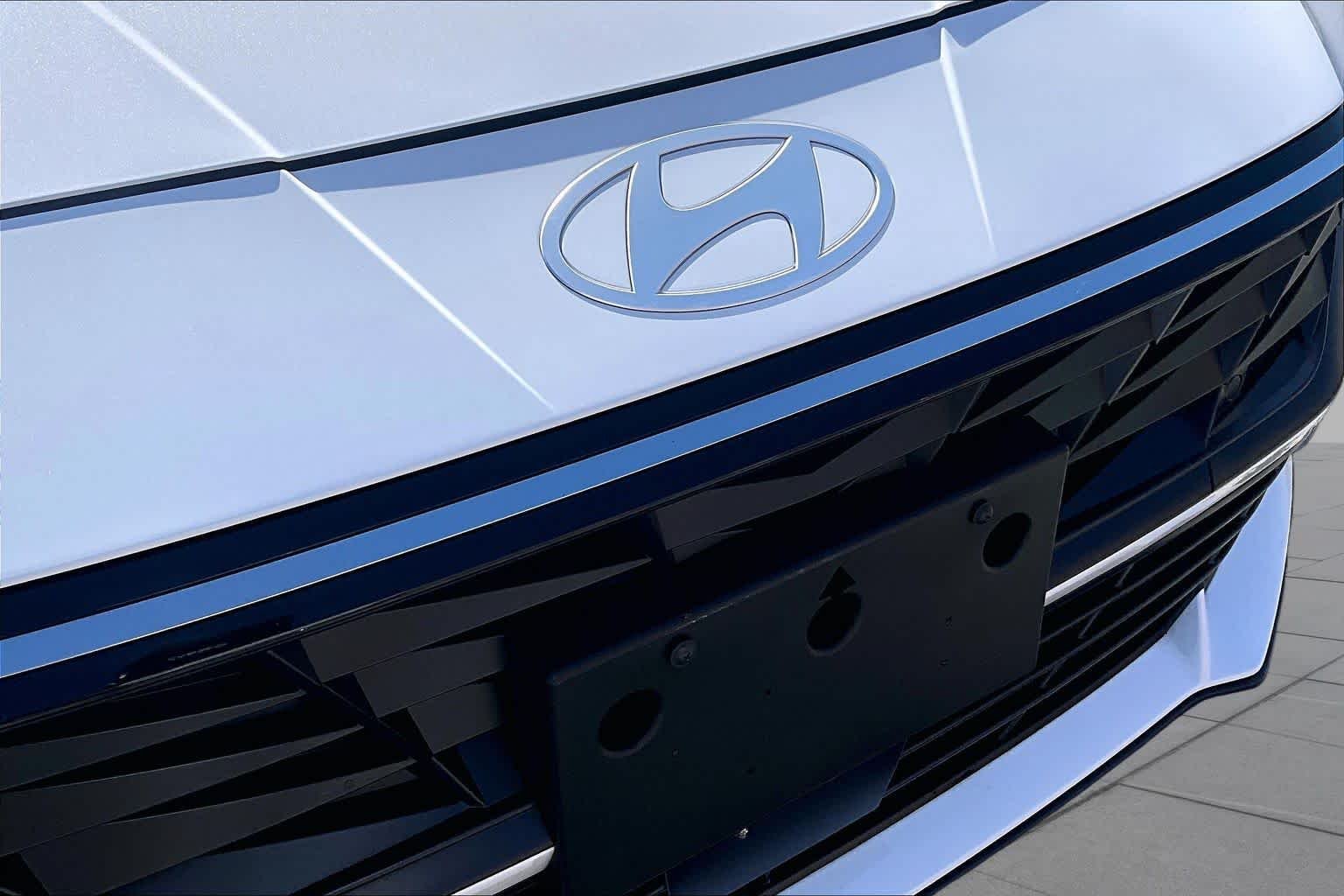 Used 2025 Serenity White Hyundai SEL Convenience image 30
