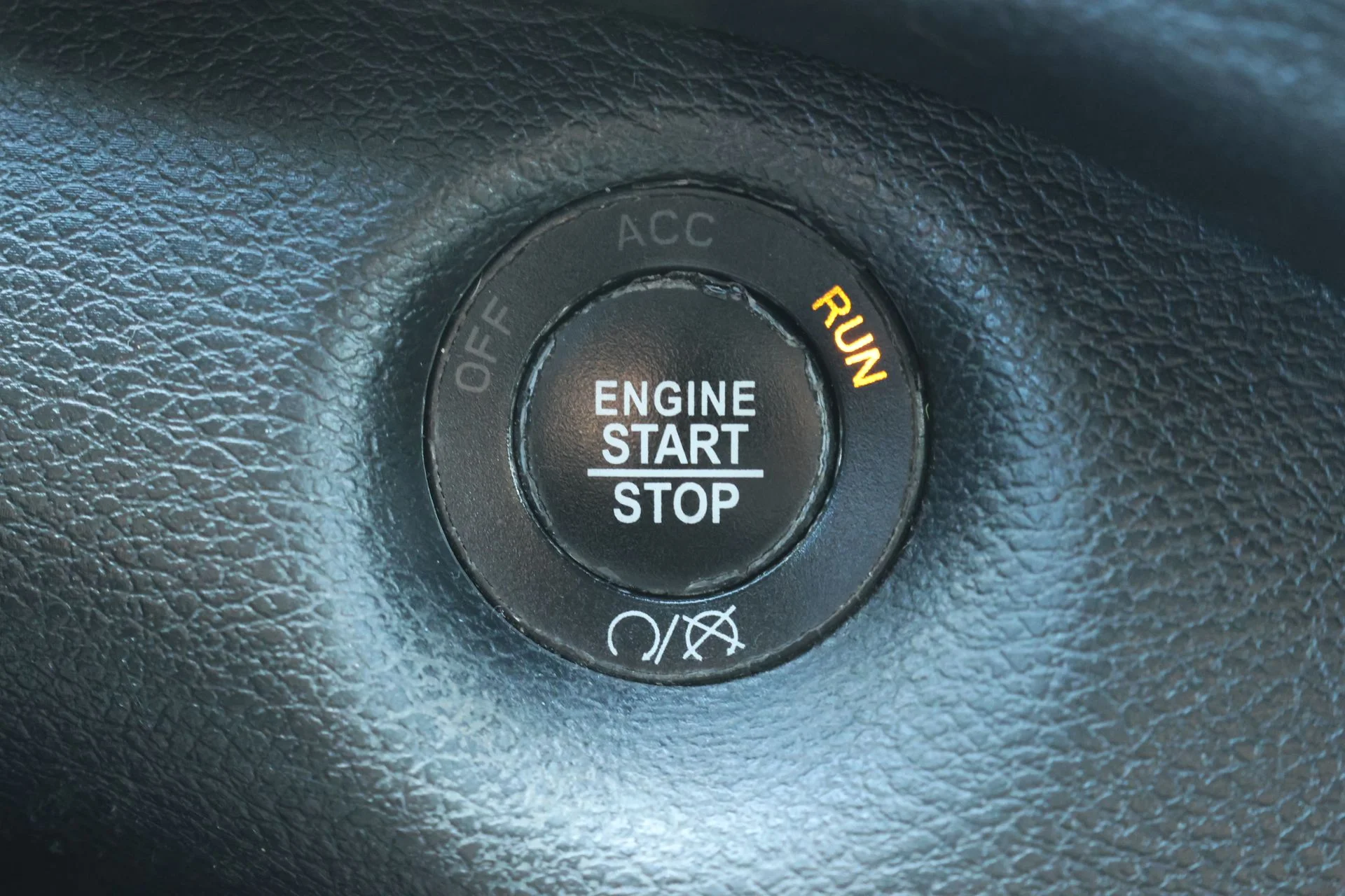 Used 2018 Gray Jeep Latitude Plus image 11