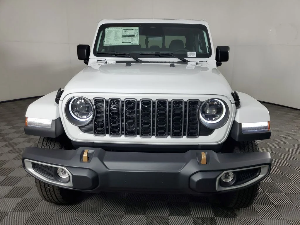 New 2026 Bright White Clear-Coat Exterior Paint Jeep 85th Anniversary Edition image 9