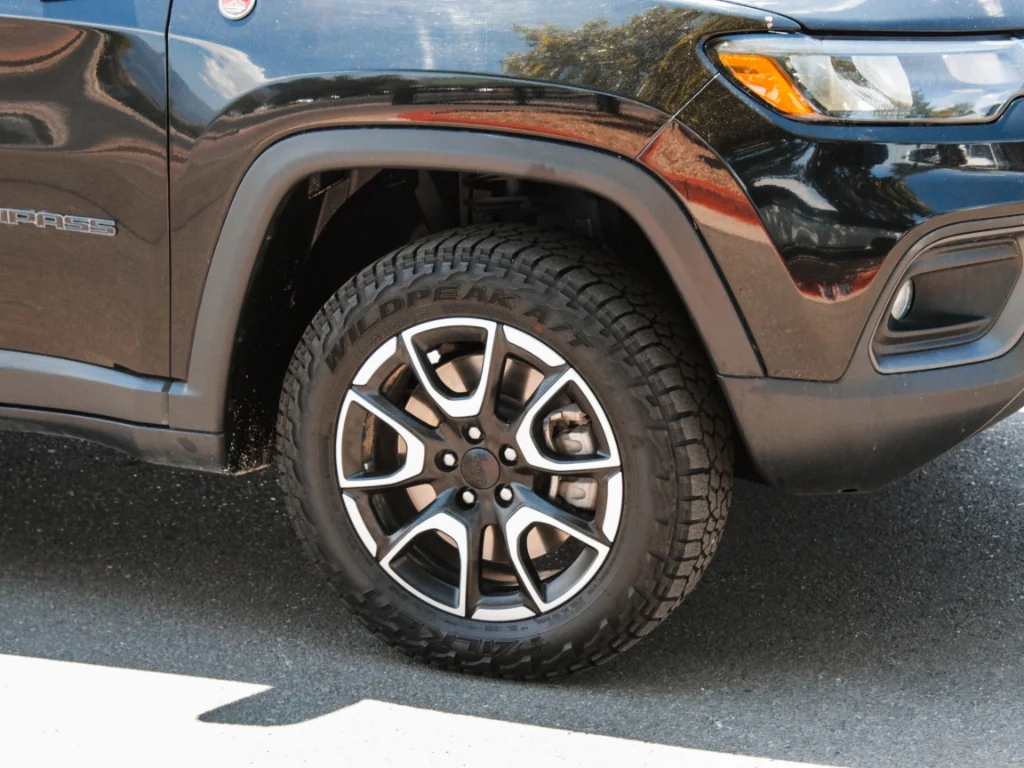 Used 2024  Jeep Trailhawk image 4