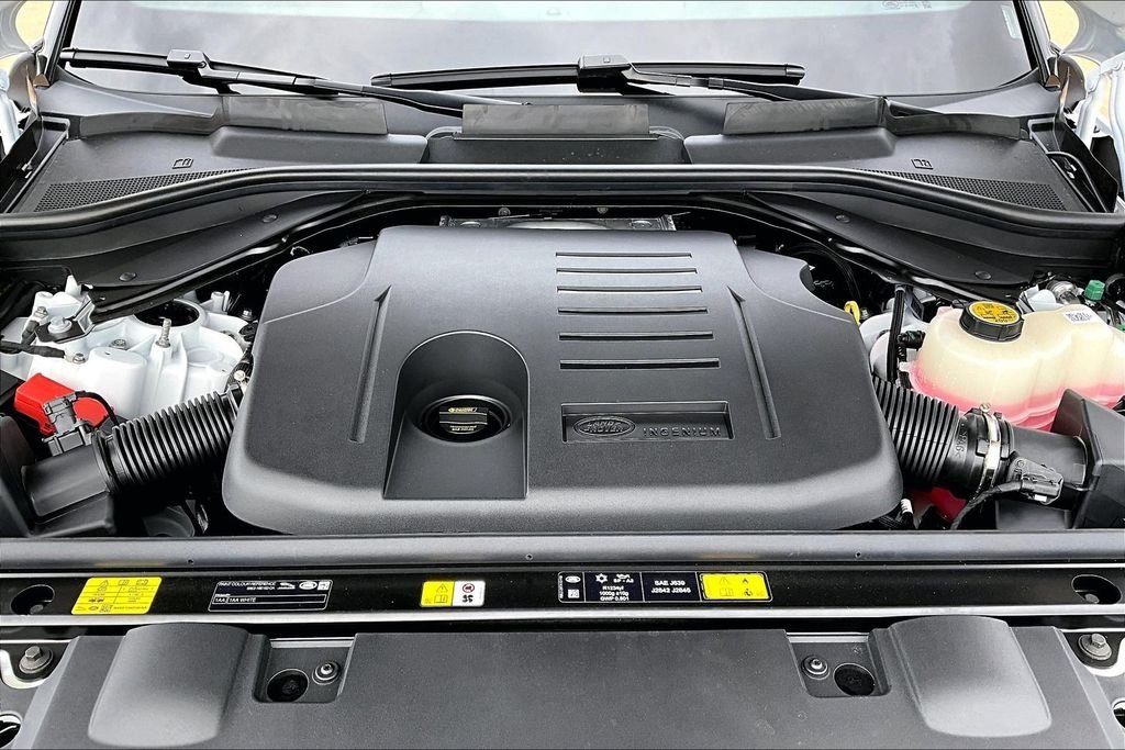 New 2026 Fuji White Land Rover Dynamic SE image 11