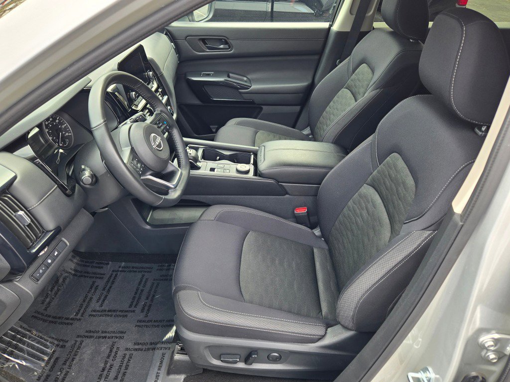 2025 Nissan Pathfinder SV - Photo 24