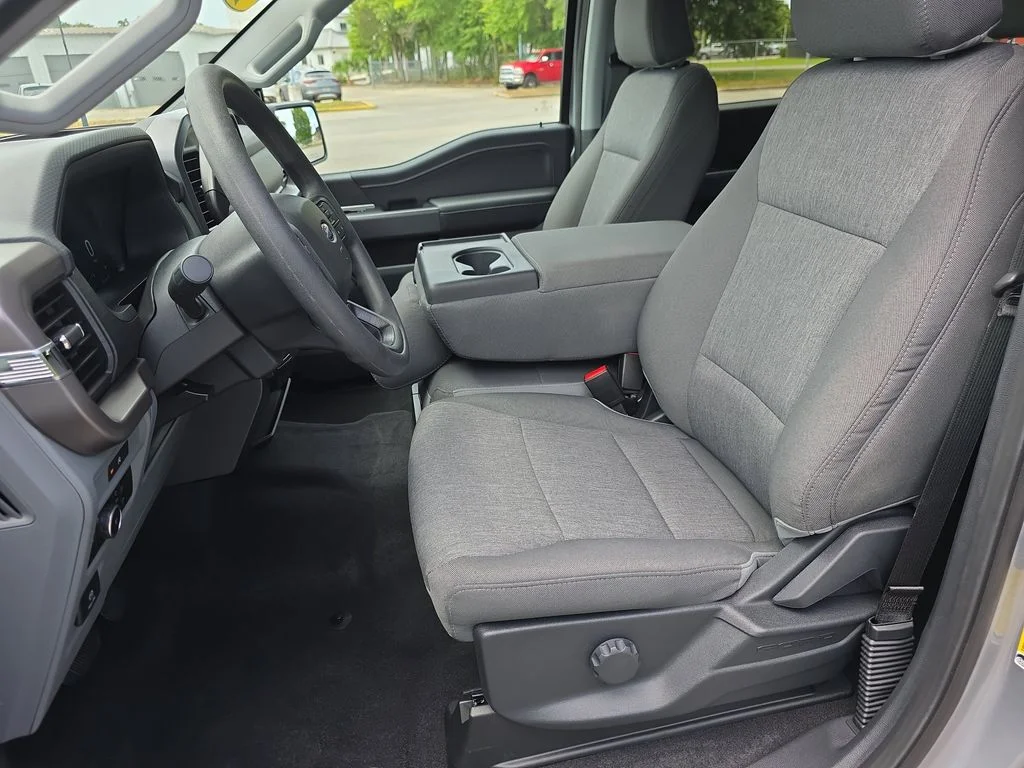 Used 2025 Silver Ford XLT image 11