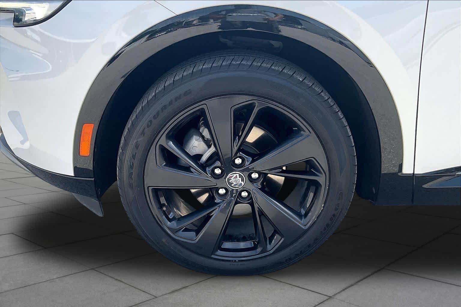 Used 2023 White Frost Tricoat Buick Essence image 20