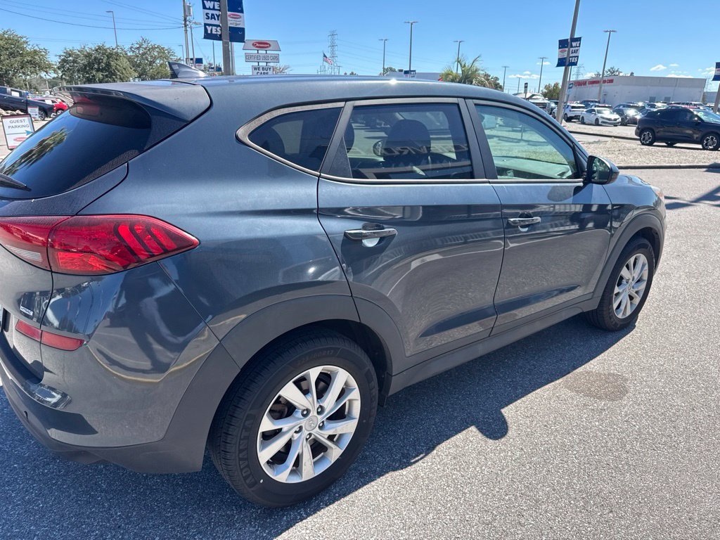Used 2019 Blue Hyundai SE image 5