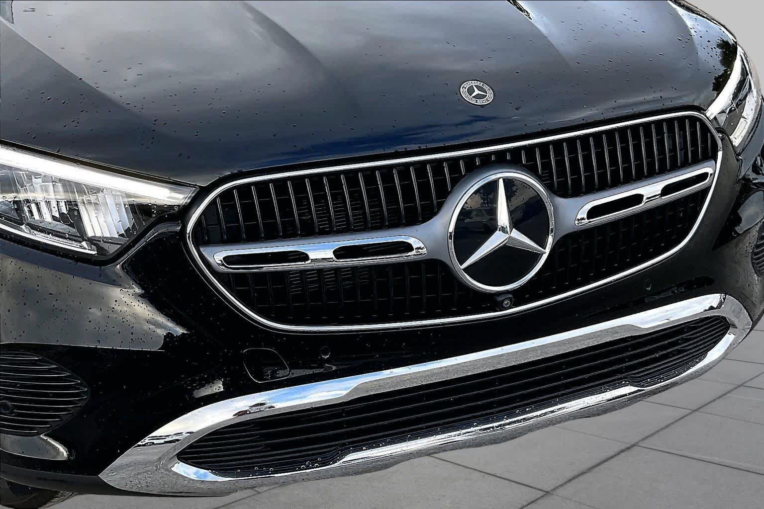 Used 2025 Black Mercedes-Benz GLC 300 image 29