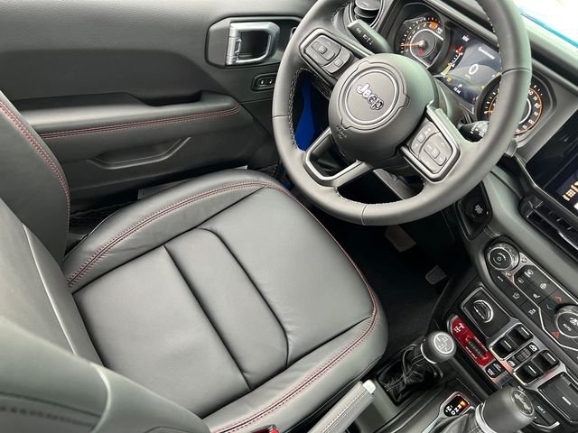 New 2026 Hydro Blue Pearl-Coat Exterior Paint Jeep Rubicon image 17