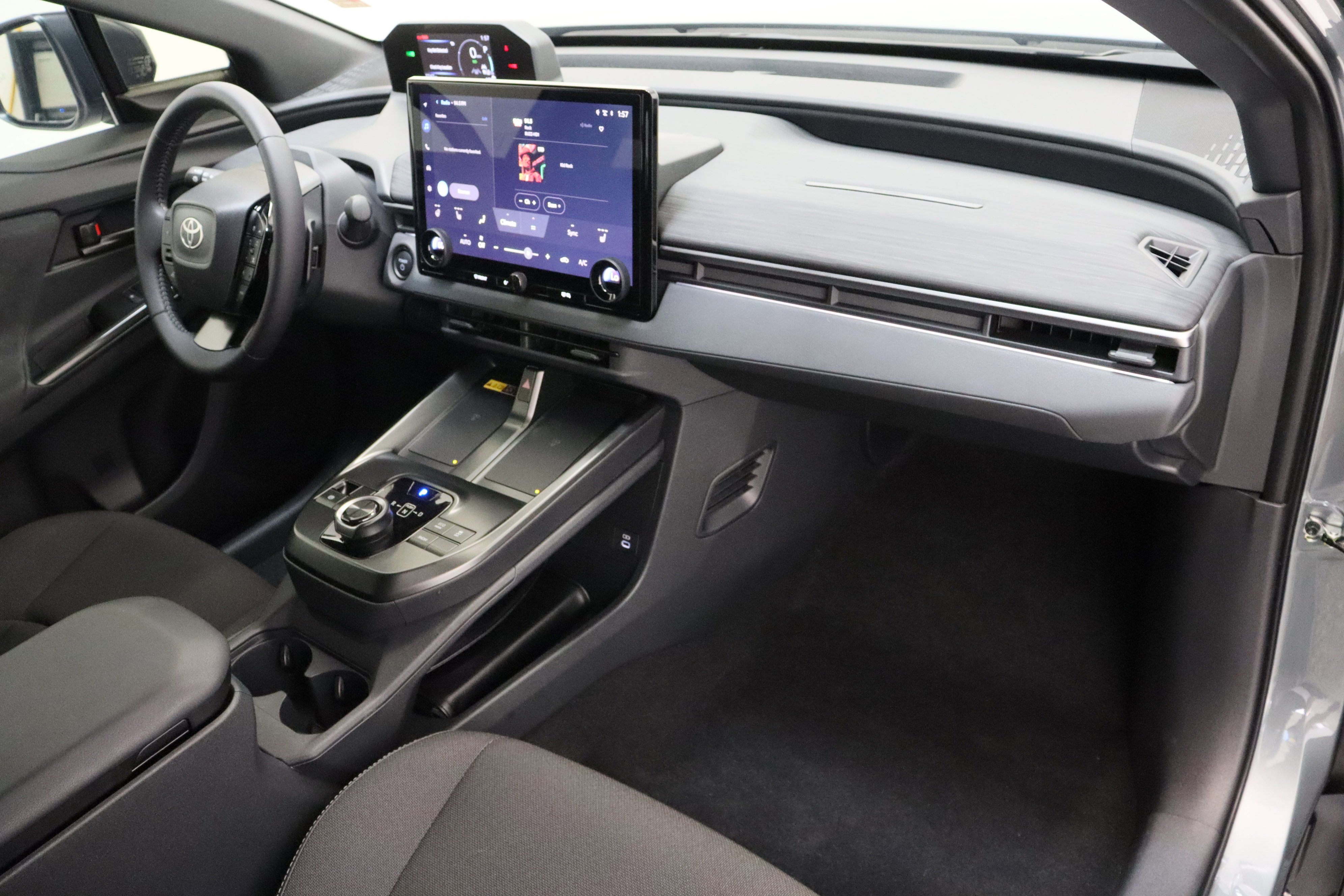 Certified Used 2026 OVERCAST Toyota SE (Electric) image 35