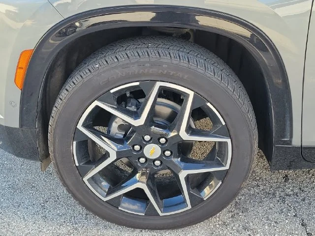 2025 Chevrolet Traverse High Country - Photo 4