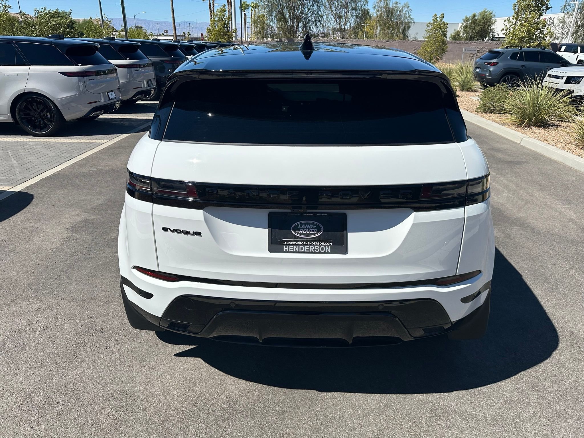 Used 2024 Fuji White Land Rover Dynamic image 7