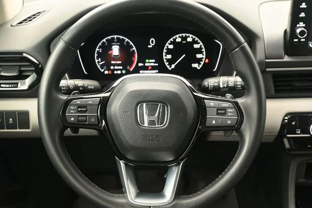 Certified Used 2023 Lunar Silver Metallic Honda 2WD EX-L 7P image 81