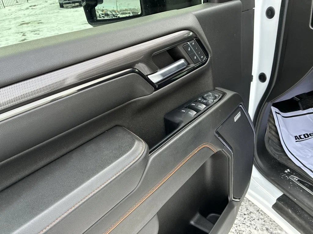 Used 2024 White GMC AT4 image 13