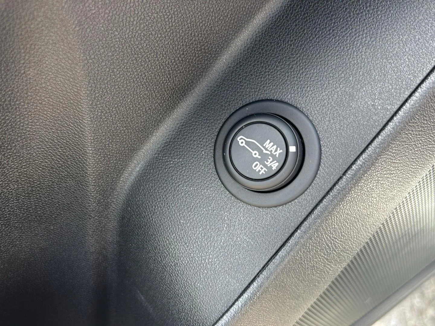 Used 2024 Summit White Chevrolet LT image 17