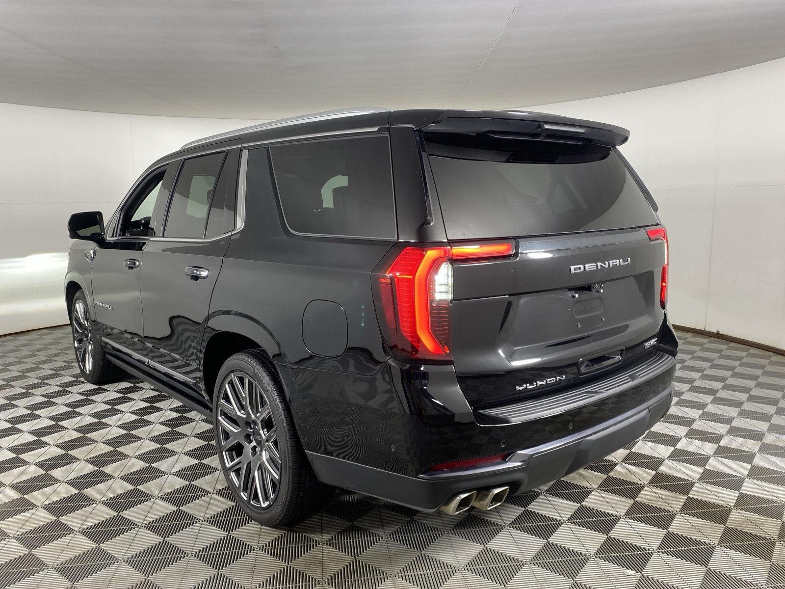 Used 2026 Onyx Black GMC Denali Ultimate image 5