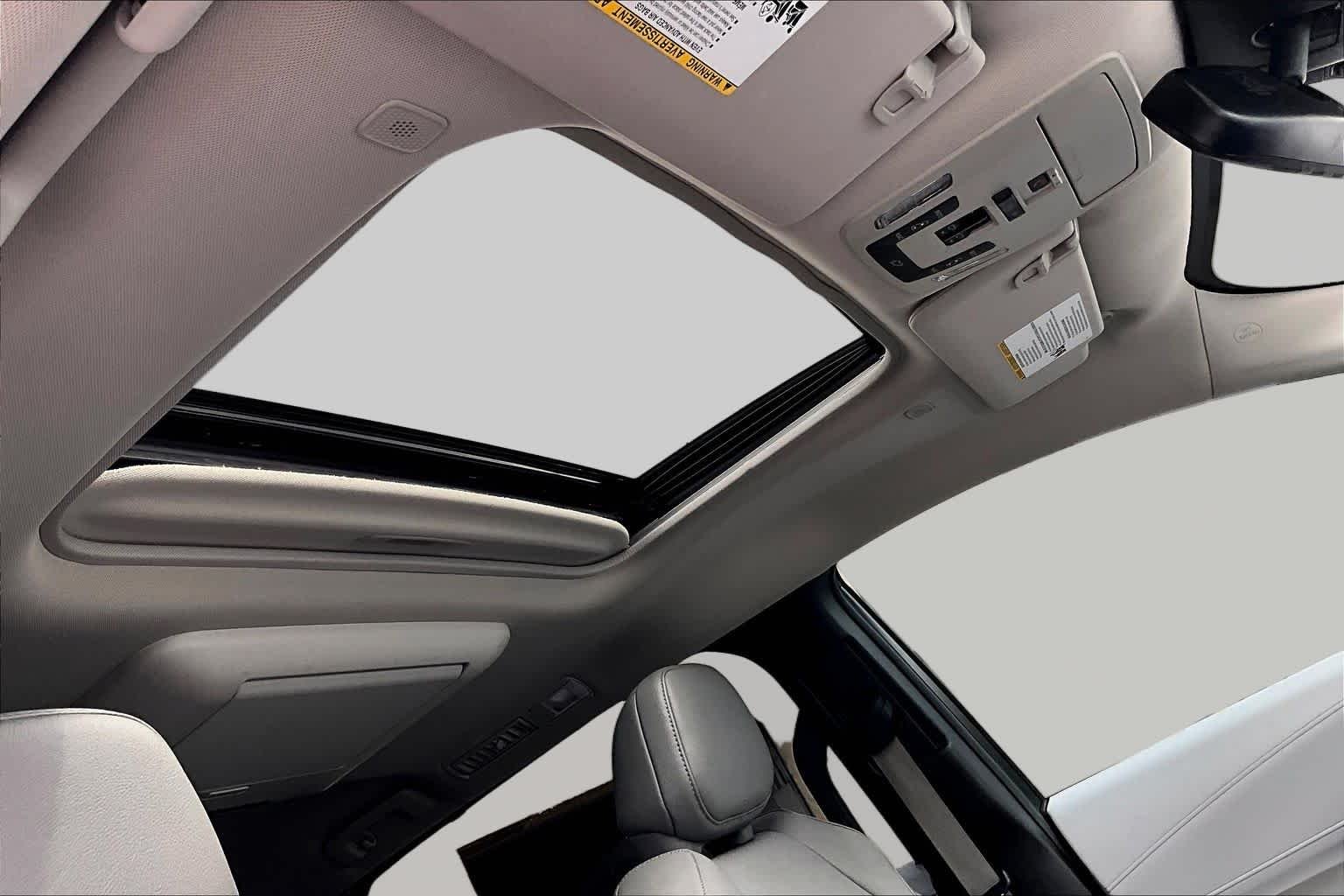 Used 2025 Wind Chill Pearl Toyota XLE image 14